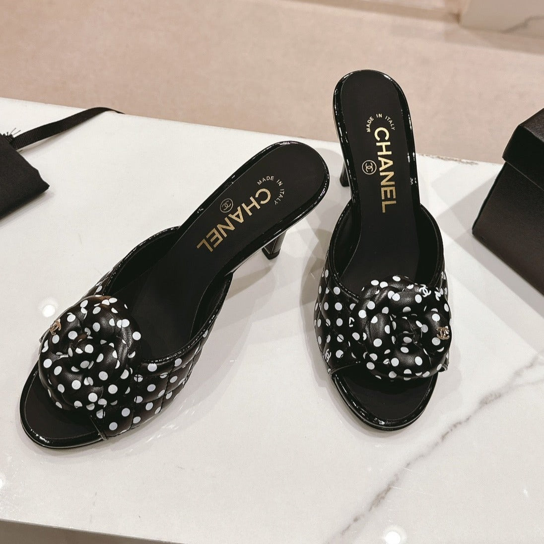 CHANEL Double C New Camellia High Heel Black/White Caro